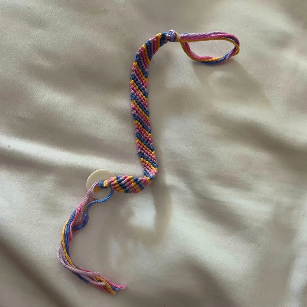 String bracelet - Picture 3 of 3